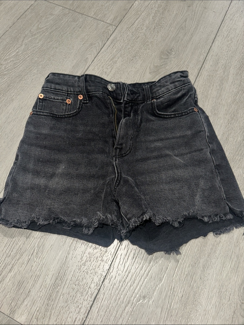 American Eagle Outfitters Black Frayed-Hem Denim Shorts size 000
